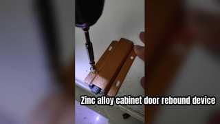 Dispositif de rebond de porte d'armoire en alliage de Zinc, dispositif auto-rebondissant, porte invisible d'aspiration d'armoire, sans h