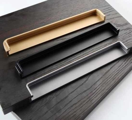 Manches cachées en aluminium de longueur personnalisée pour armoire de garde-robe avec un aspect clair