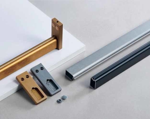Armoire en aluminium lourd accessoires de baignoire vêtements pendu bâton rond et ovale bâton de placard avec support