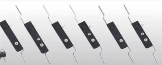 Fermeture de porte d'armoire électrique de connexion à la barre de contrôle en poudre noire
