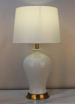 Lampe de table décorative d'art de concepteur de table de lampe d'hôtel modèle nordique moderne de pièce